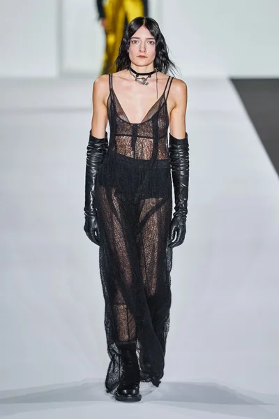 Look 14